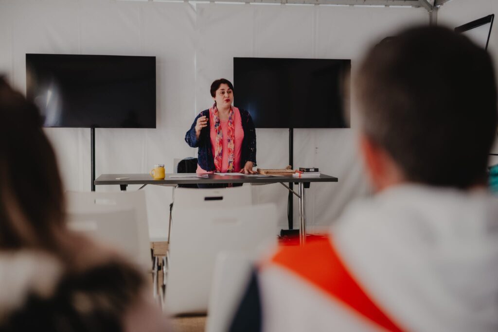 Parchaingue VEISSI, thérapeute en ligne, en Francophonie, en conférence